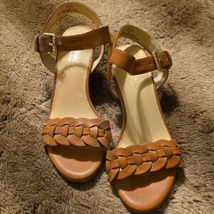 Like New Michael by Michael Shannon "Spark" Wedge Sandals 8 left Right 8 1/2